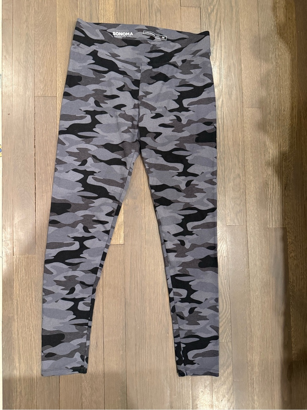 Sonoma Gray Camo Women’s Leggings size Medium